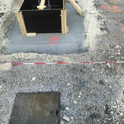 Coffrage des massifs et positionnement des platines