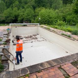 Bassin au début des travaux