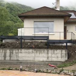 Terrasse posée sur le soubassement béton