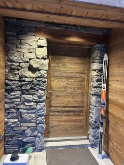 Habillage de mur en pierres